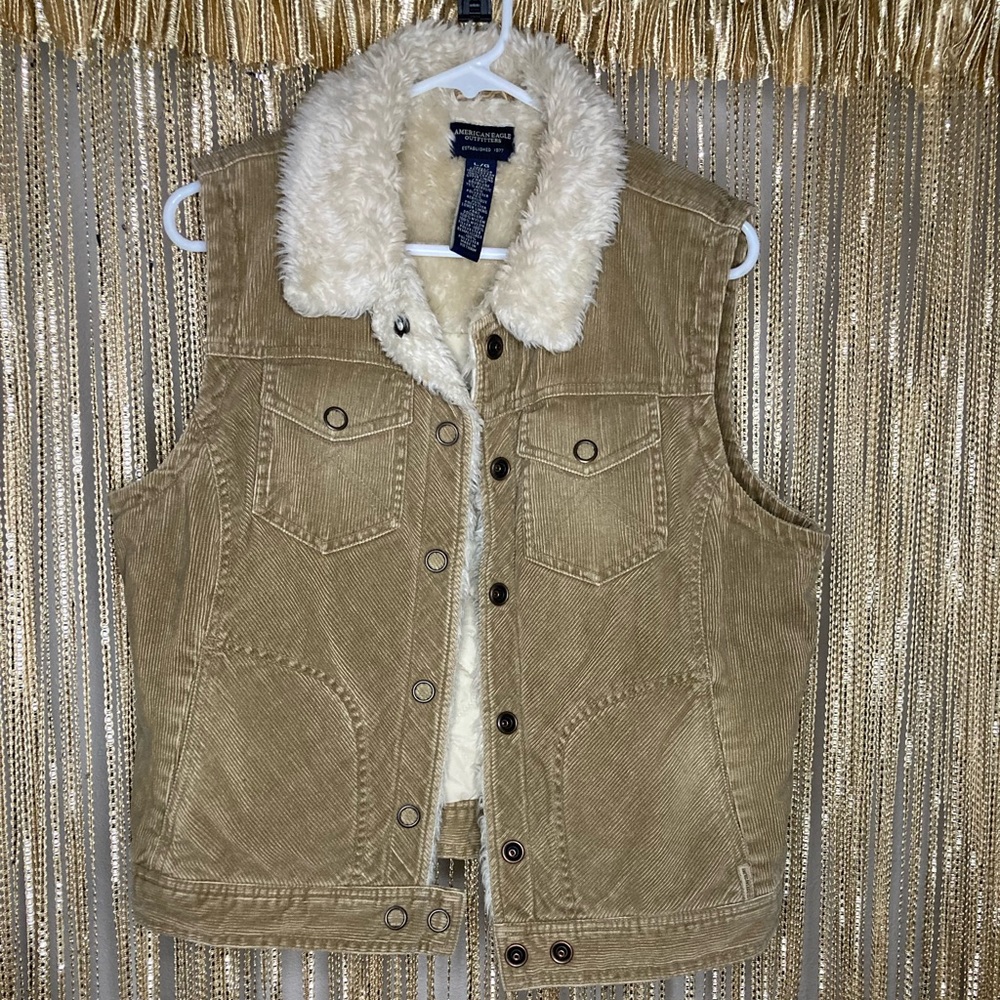 AE Y2K tan corduroy lined puffer vest with faux fur collar trim & snap closure